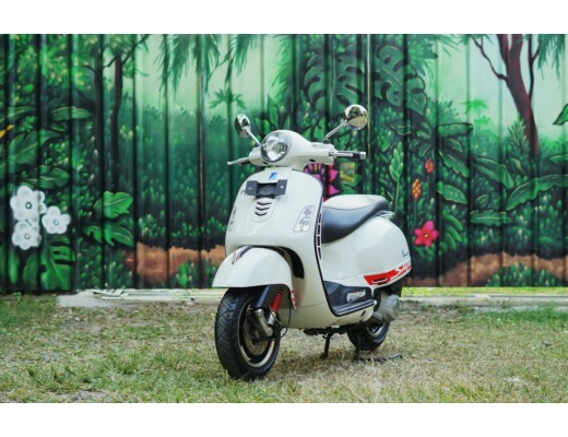 Vespa GTS Super 150 White – Timeless Italian Design Meets Modern Performance